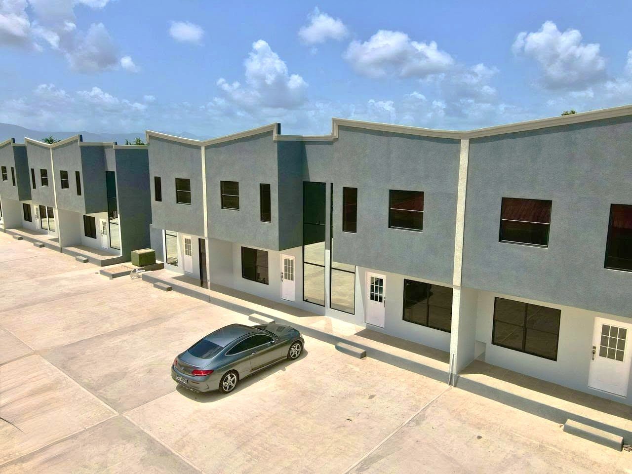 TRINIEVA TOWNHOME - AKG 00055